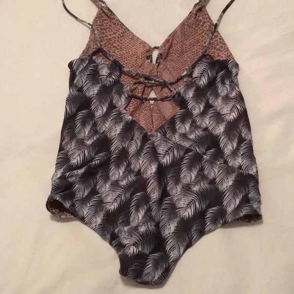 SOLD- Acacia society bikini exclusive palm kokomo - Picture 7 of 7